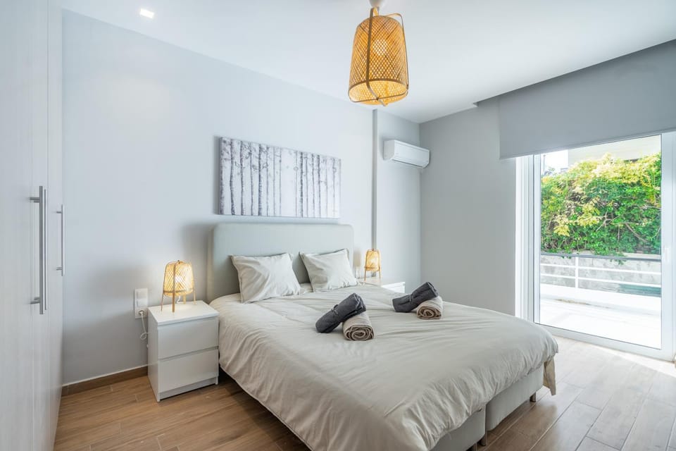Bed, Photo of the whole room, Bedroom, towels, air conditioner