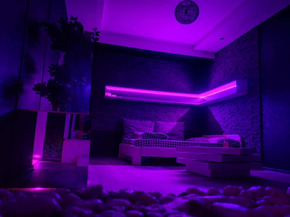 Bed, Night, Photo of the whole room, Seating area, Bedroom