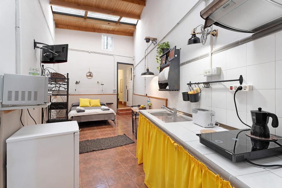 Property building, Kitchen or kitchenette, Living room