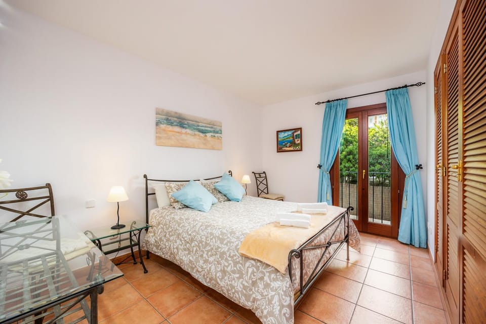 Property building, Living room, Bedroom