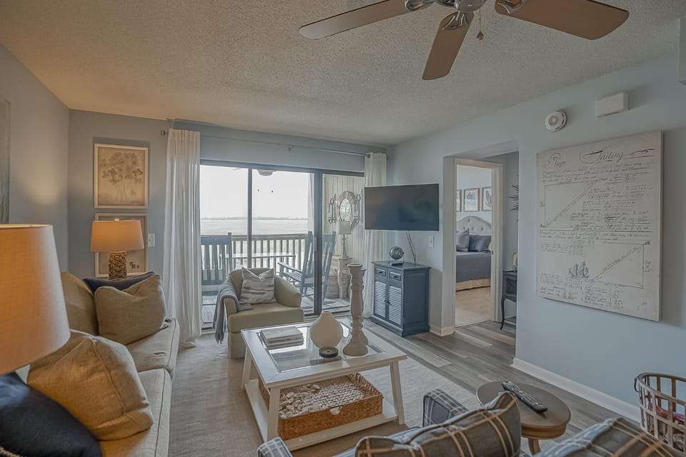 Ocean Bliss Cottage! Beach Club Villa with Canal Views - Short walk to Beach House in Saint Helena Island