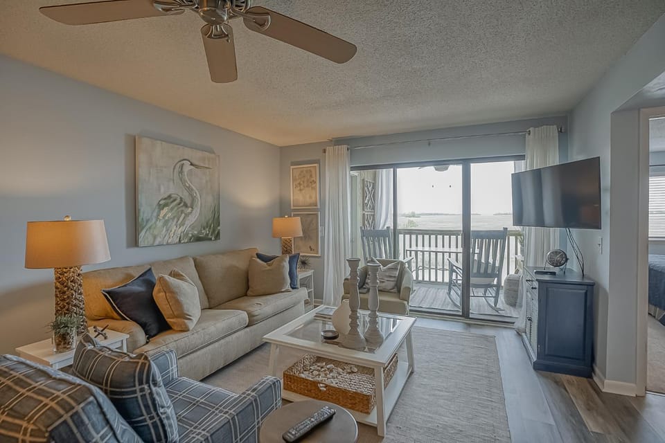 Ocean Bliss Cottage! Beach Club Villa with Canal Views - Short walk to Beach House in Saint Helena Island