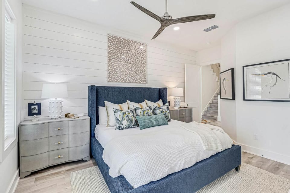 Bed, Bedroom, furniture, towels