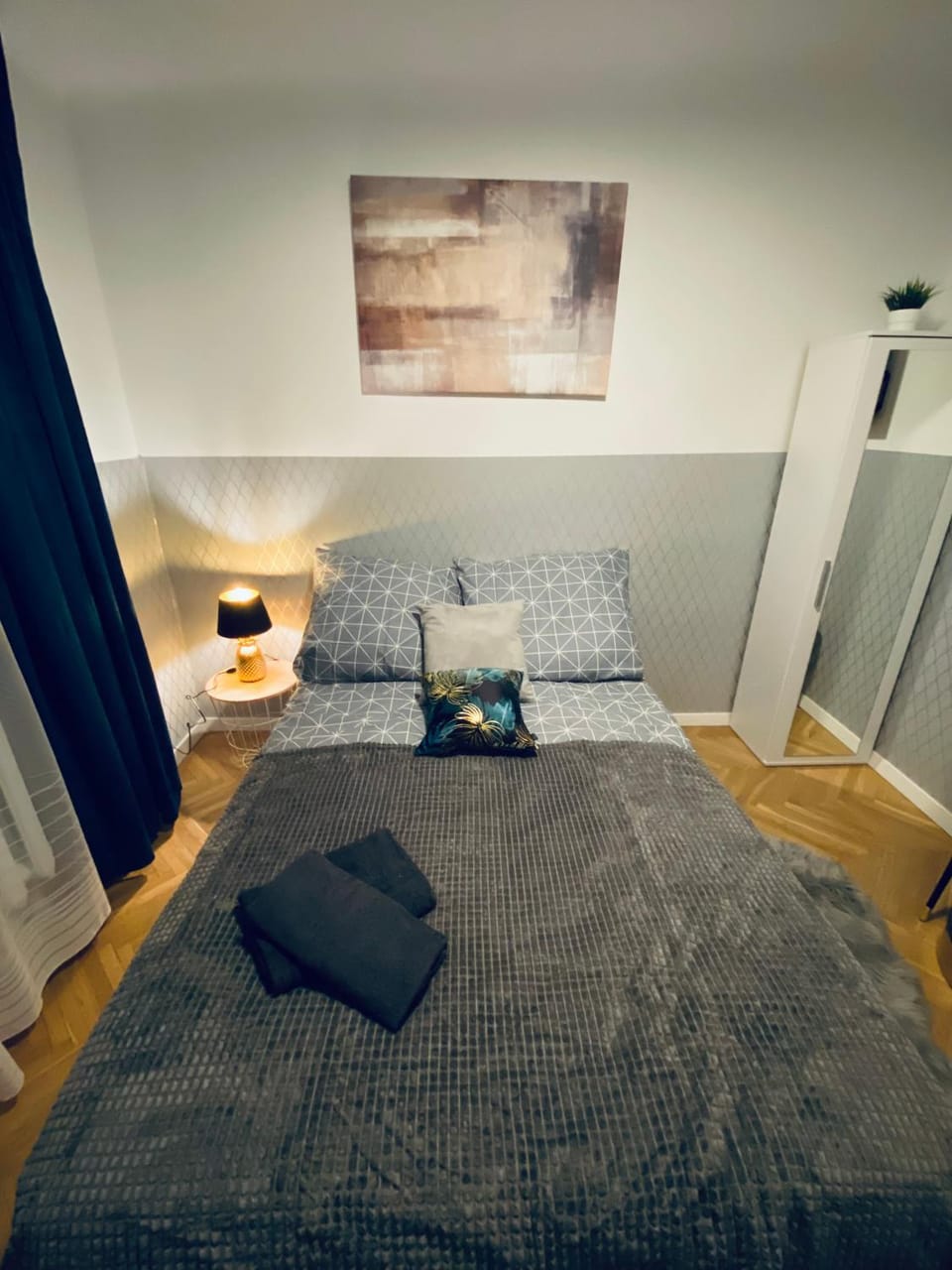 Bed, Photo of the whole room, Bedroom, towels
