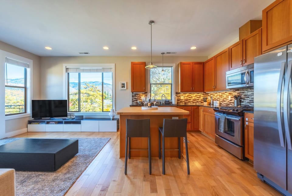 Bluff View 30 Day House in Hood River