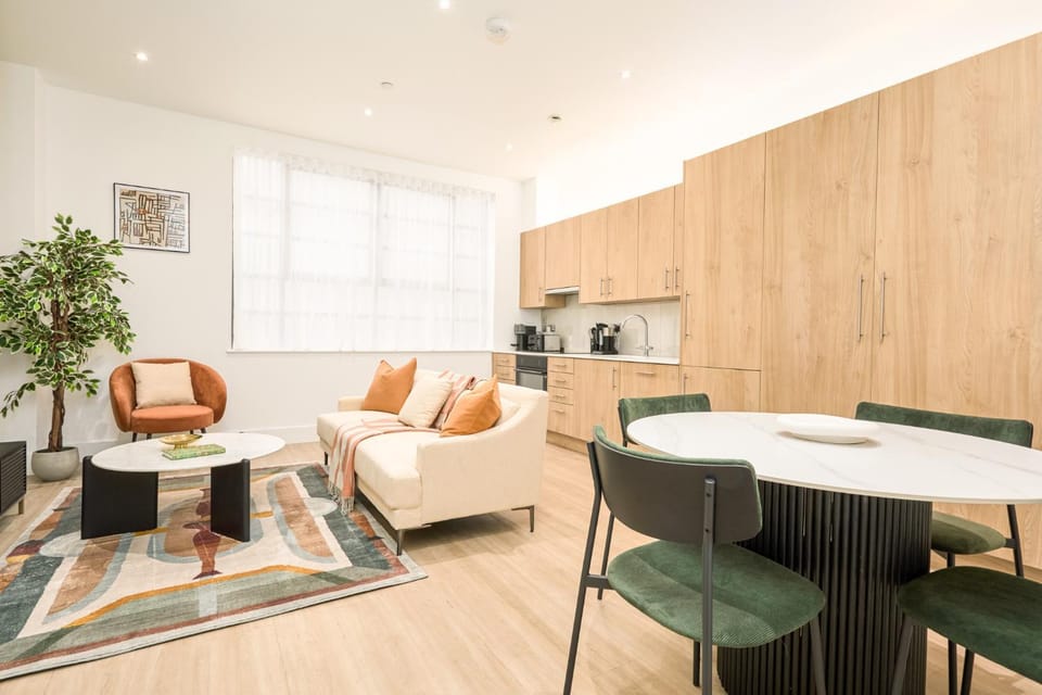Kitchen or kitchenette, Living room, Seating area, Dining area, minibar, pet friendly, stove
