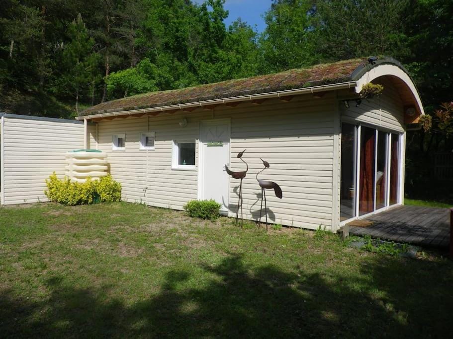 Chalet entier sans vis à vis avec une toiture végétalisée Chalet in Nouvelle-Aquitaine
