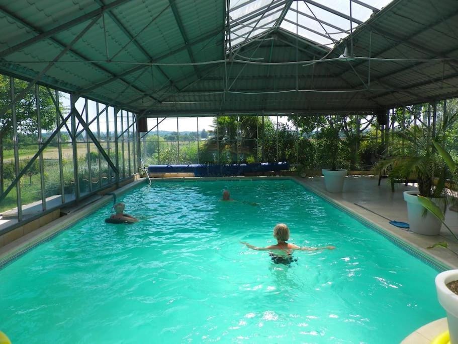 Chalet entier sans vis à vis avec une toiture végétalisée Chalet in Nouvelle-Aquitaine