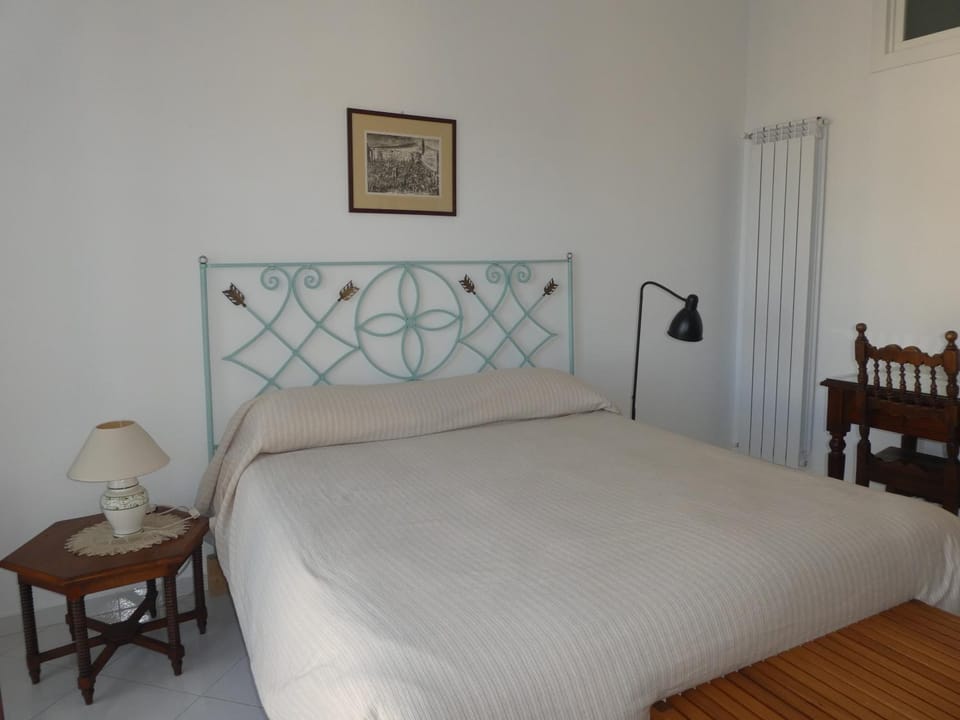 Property building, Bed, Photo of the whole room, Bedroom