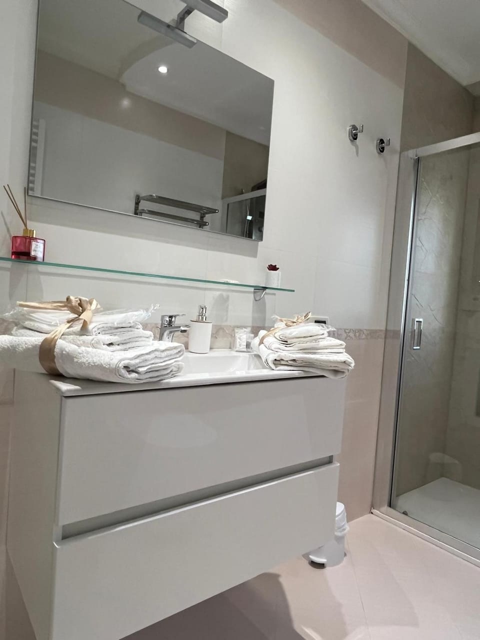BRUMARI -Design" moderno, self check-in e parcheggio facile Bed and Breakfast in Province of Foggia