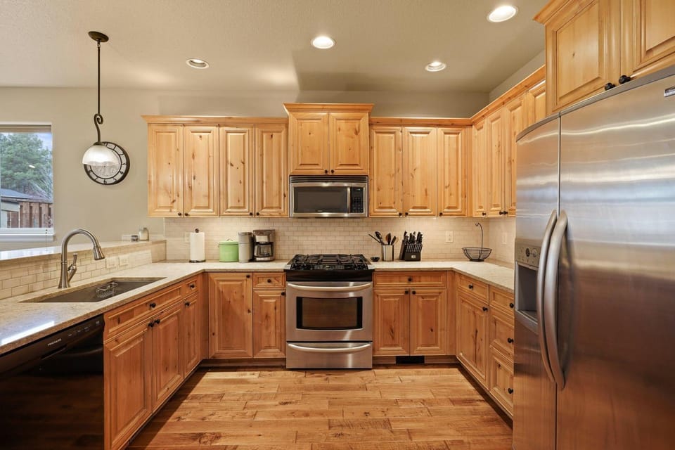 Sunny Days 30 Day Minimum House in Bend