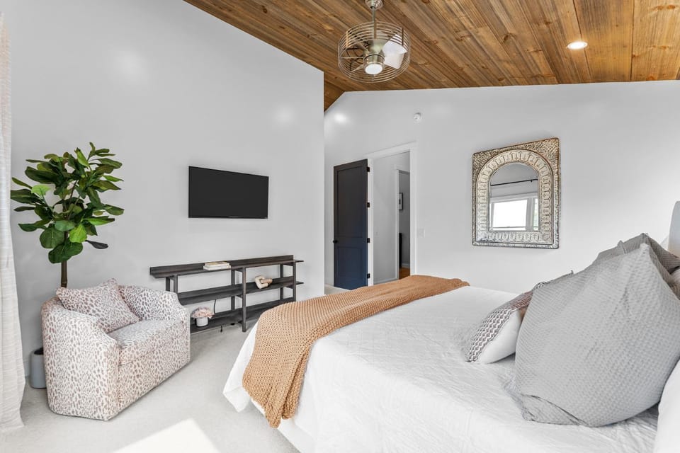 Secluded Beauty with Hot Tub & Views Chalet in Cattaraugus