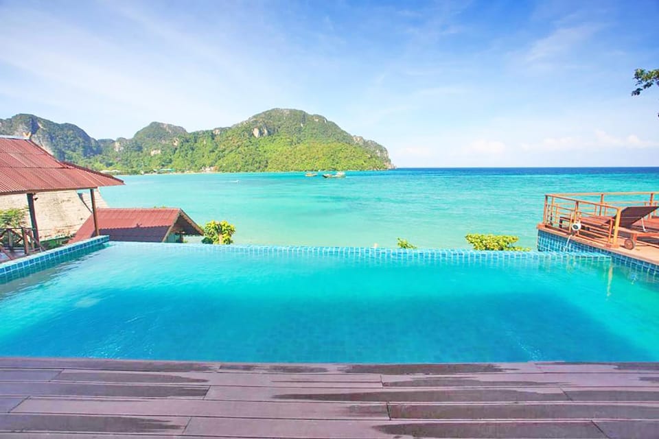 Pool view, Sea view