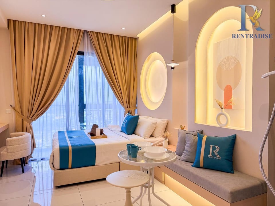 Bed, Seating area