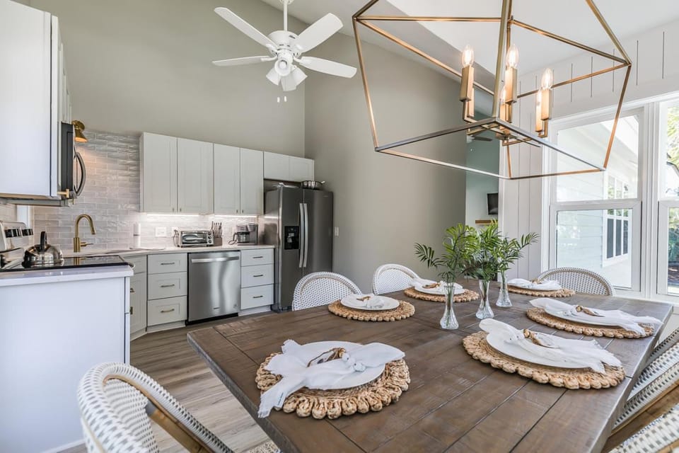 NEWLY Renovated Short Walk to Beach and Beach Club - Sleeps 12 House in Fripp Island