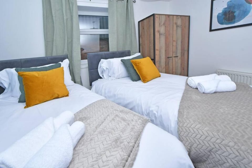 Bed, Bedroom, towels, wardrobe