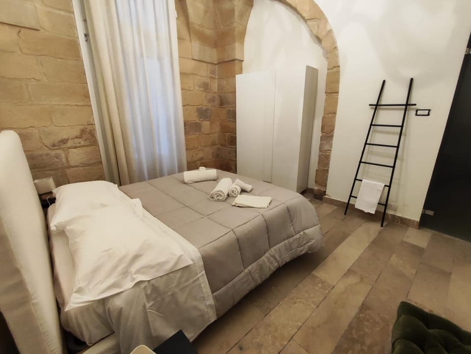 Photo of the whole room, Bedroom, Breakfast, towels