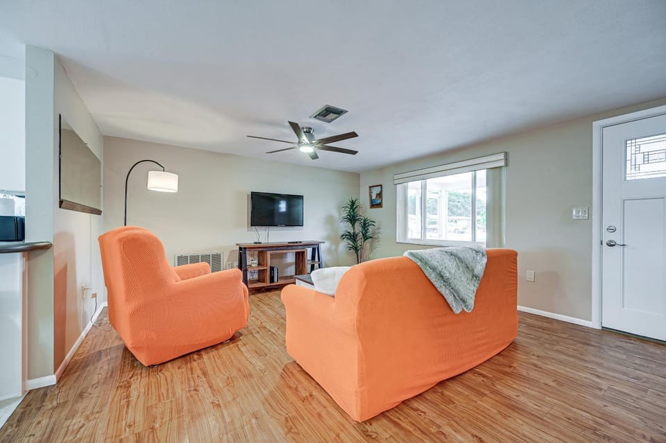 Stylish Port Richey Home ~ 8 Mi to Beach Park! House in Bayonet Point