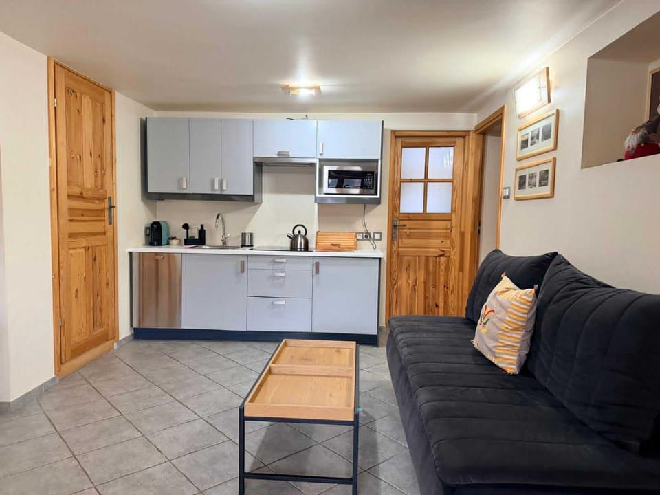 Kitchen or kitchenette, Living room, Seating area