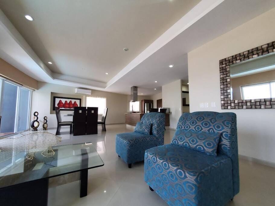 Grande Condo 1 Cuadra de Playa Apartment in Mazatlan