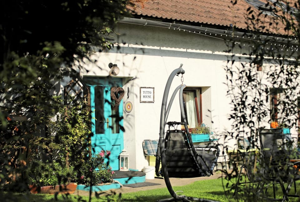 Property building, Spring, Day, Garden, Garden view