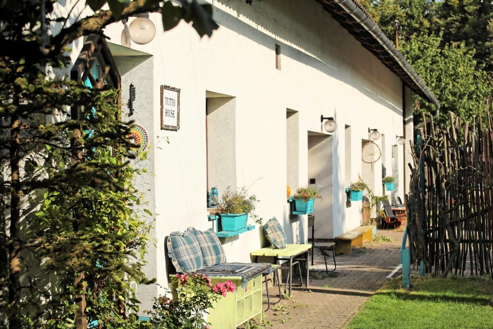 Property building, Spring, Day, Garden, Garden view