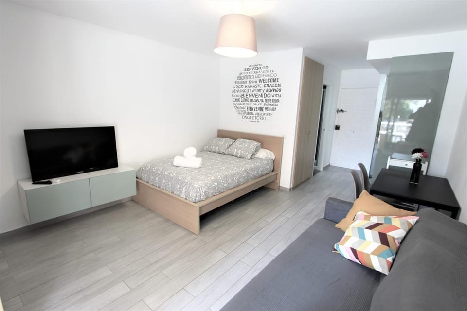 Communal lounge/ TV room, Bedroom