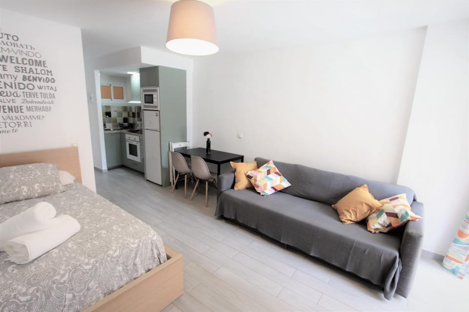 Kitchen or kitchenette, Photo of the whole room, Seating area, Bedroom