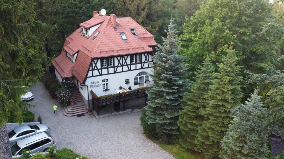Property building, Bird's eye view, Parking