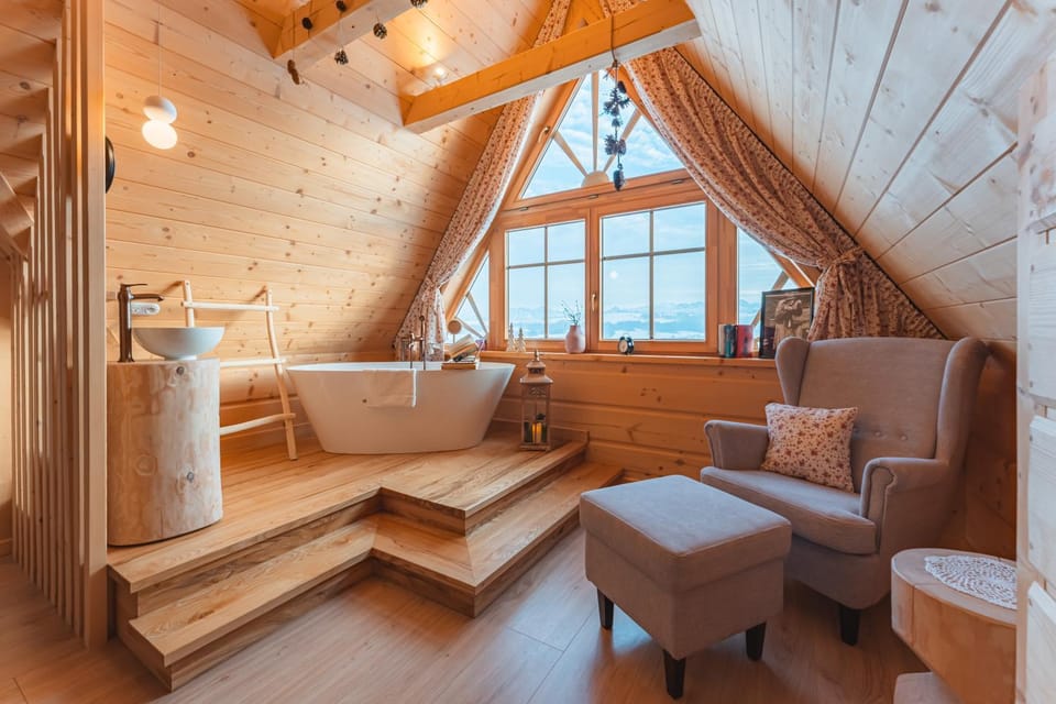 Living room, Other, Other, Other, Photo of the whole room, Seating area, Bedroom, Bath, towels, towels