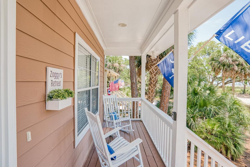 Three Bedrooms - Golf Cart and Amenity Cards Available House in Saint Helena Island