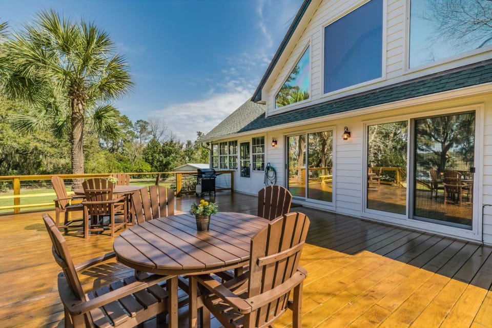 Private Retreat on Deep Water overlooking Jenkins Creek House in Saint Helena Island