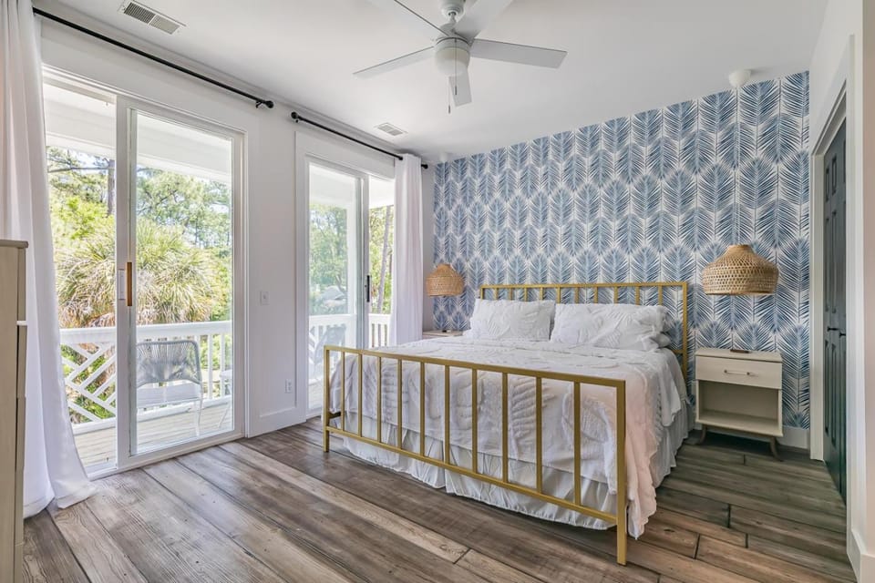 New Listing! Walking distance to Marina. House in Fripp Island