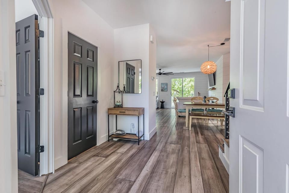 New Listing! Walking distance to Marina. House in Fripp Island