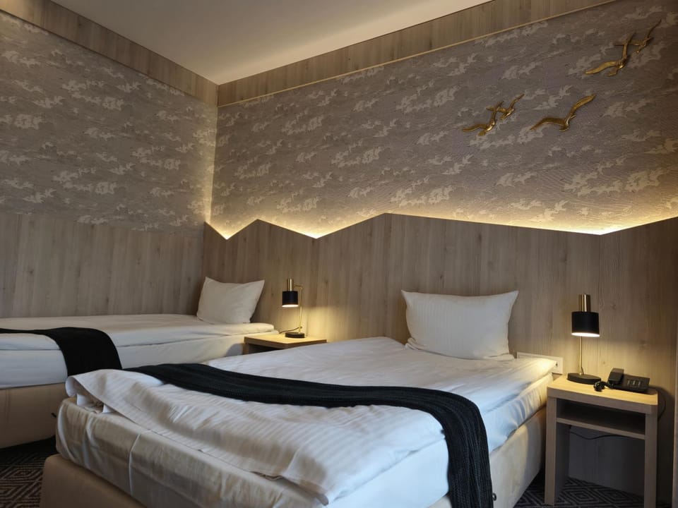 Photo of the whole room, air conditioner