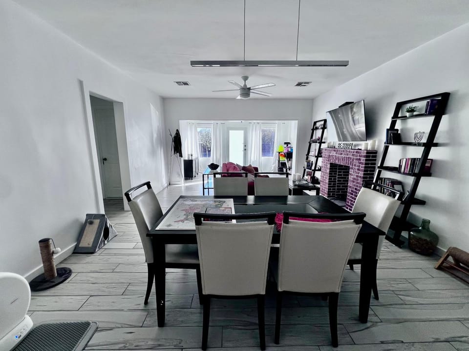 Living room, Dining area