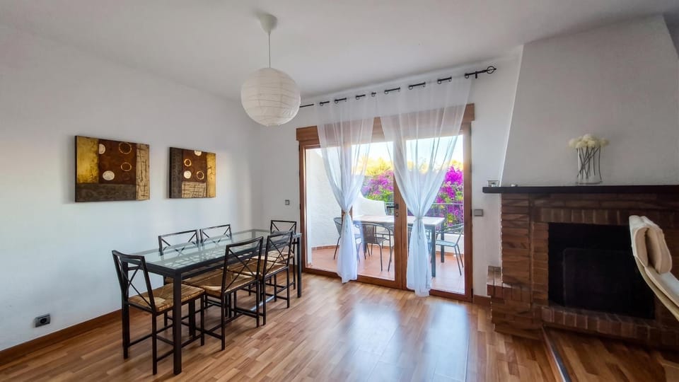 Balcony/Terrace, Dining area, fireplace