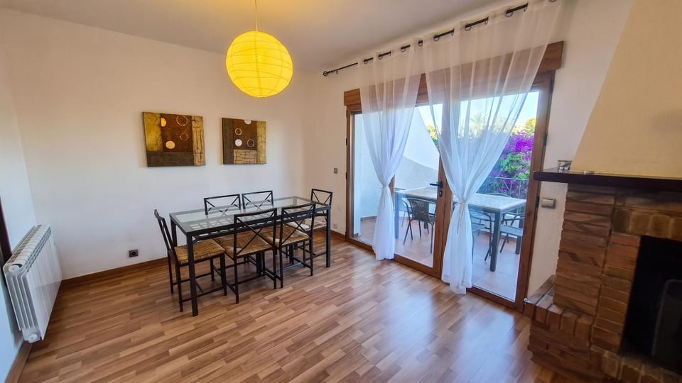 Balcony/Terrace, Dining area, fireplace