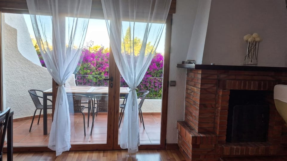 Balcony/Terrace, fireplace