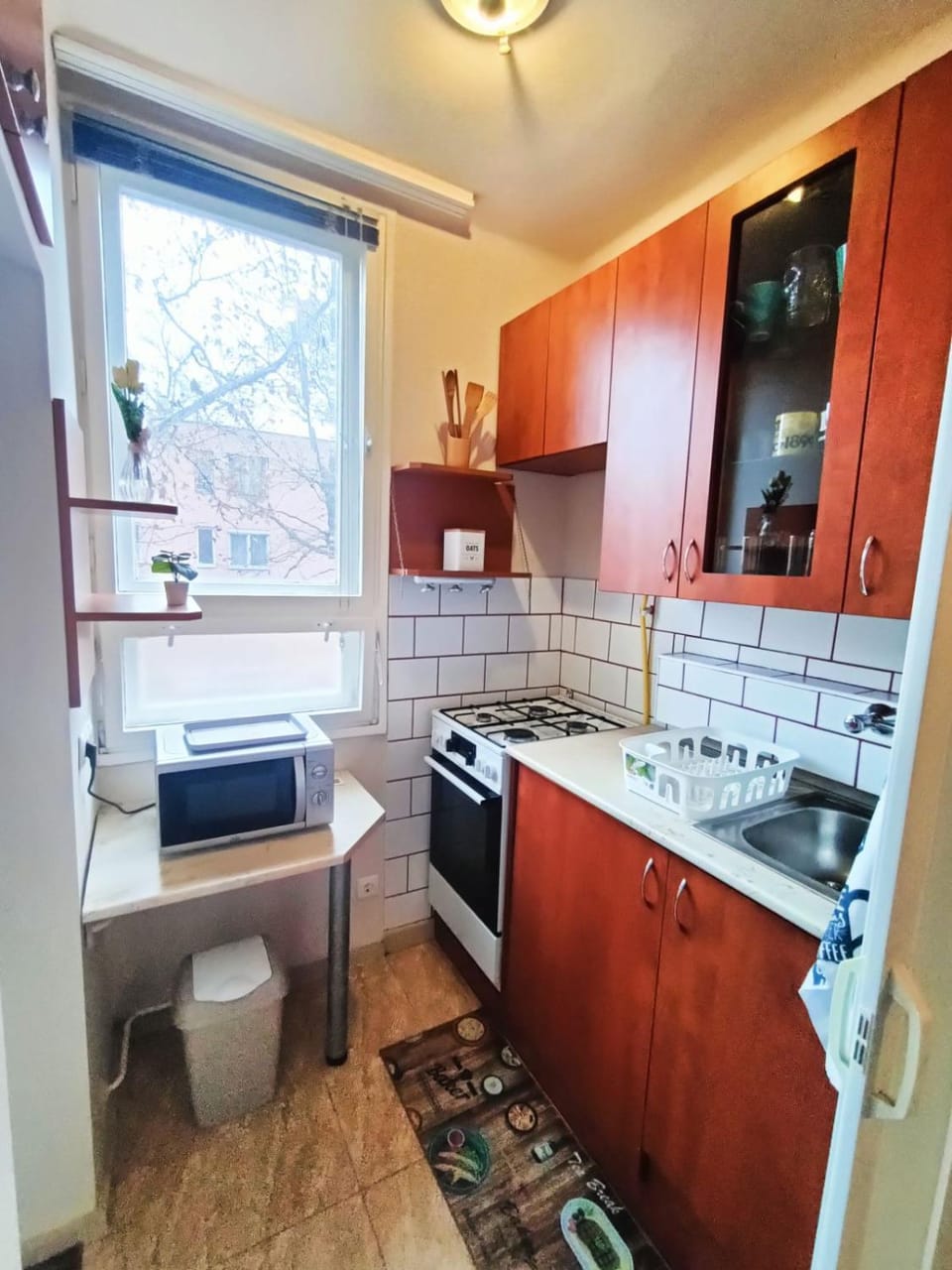 Kitchen or kitchenette, minibar