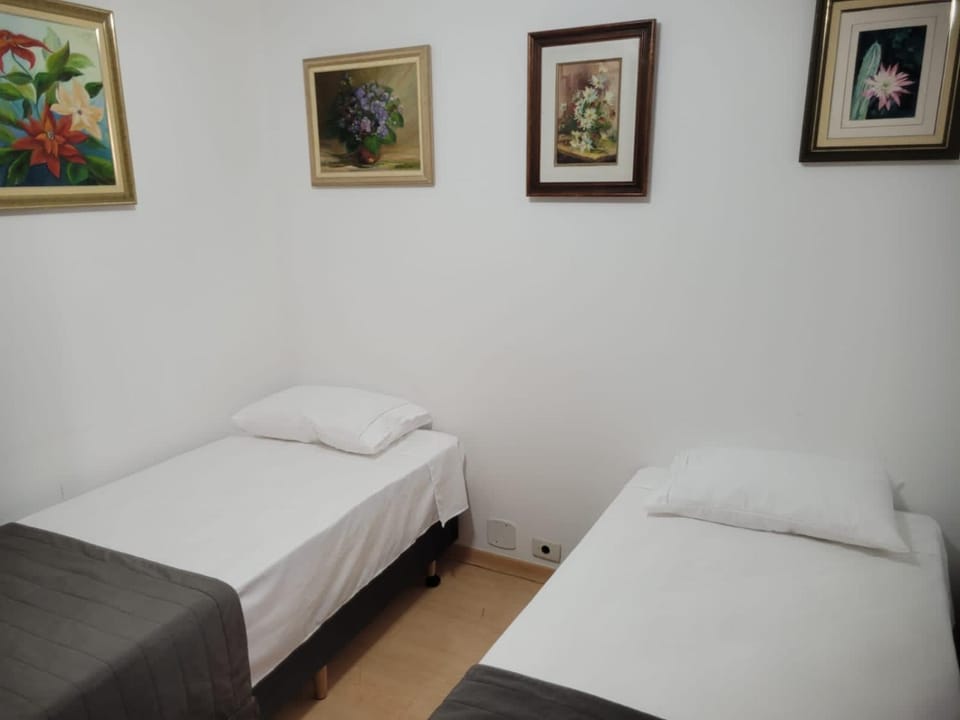 Flat Rua Haddock Lobo 867 com 2 Quartos e Sacada e Enxoval Apartment in Sao Paulo City