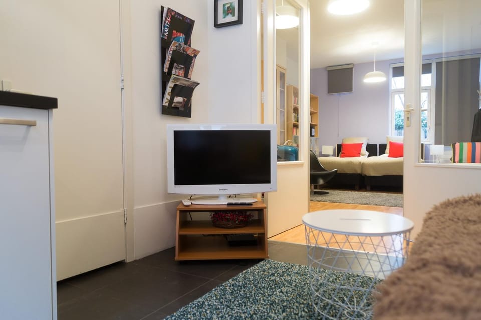 Day, TV and multimedia, Seating area