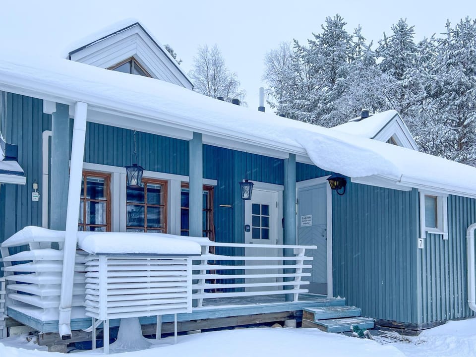 Property building, Day, Winter, Balcony/Terrace
