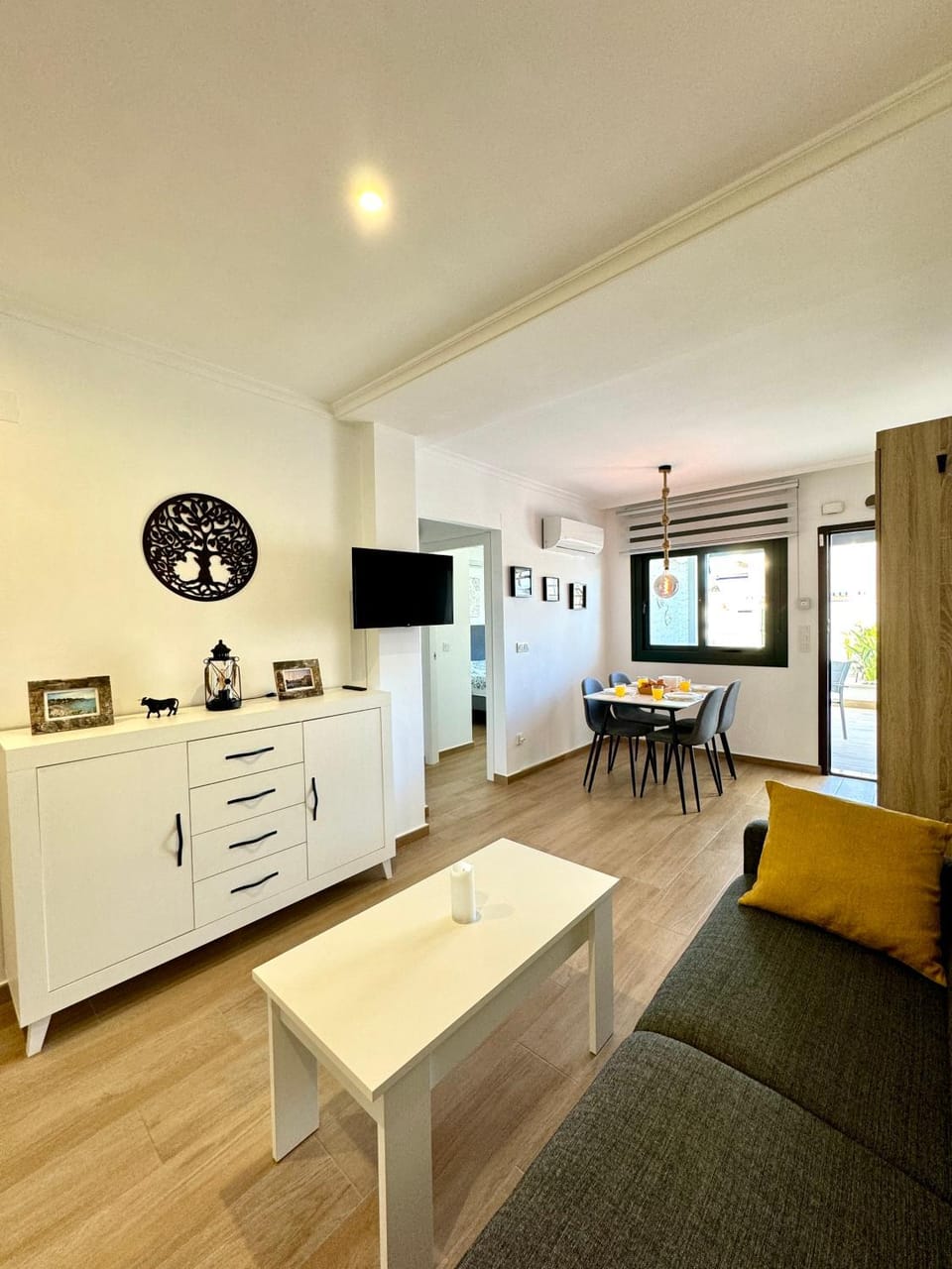 TV and multimedia, Living room, Dining area