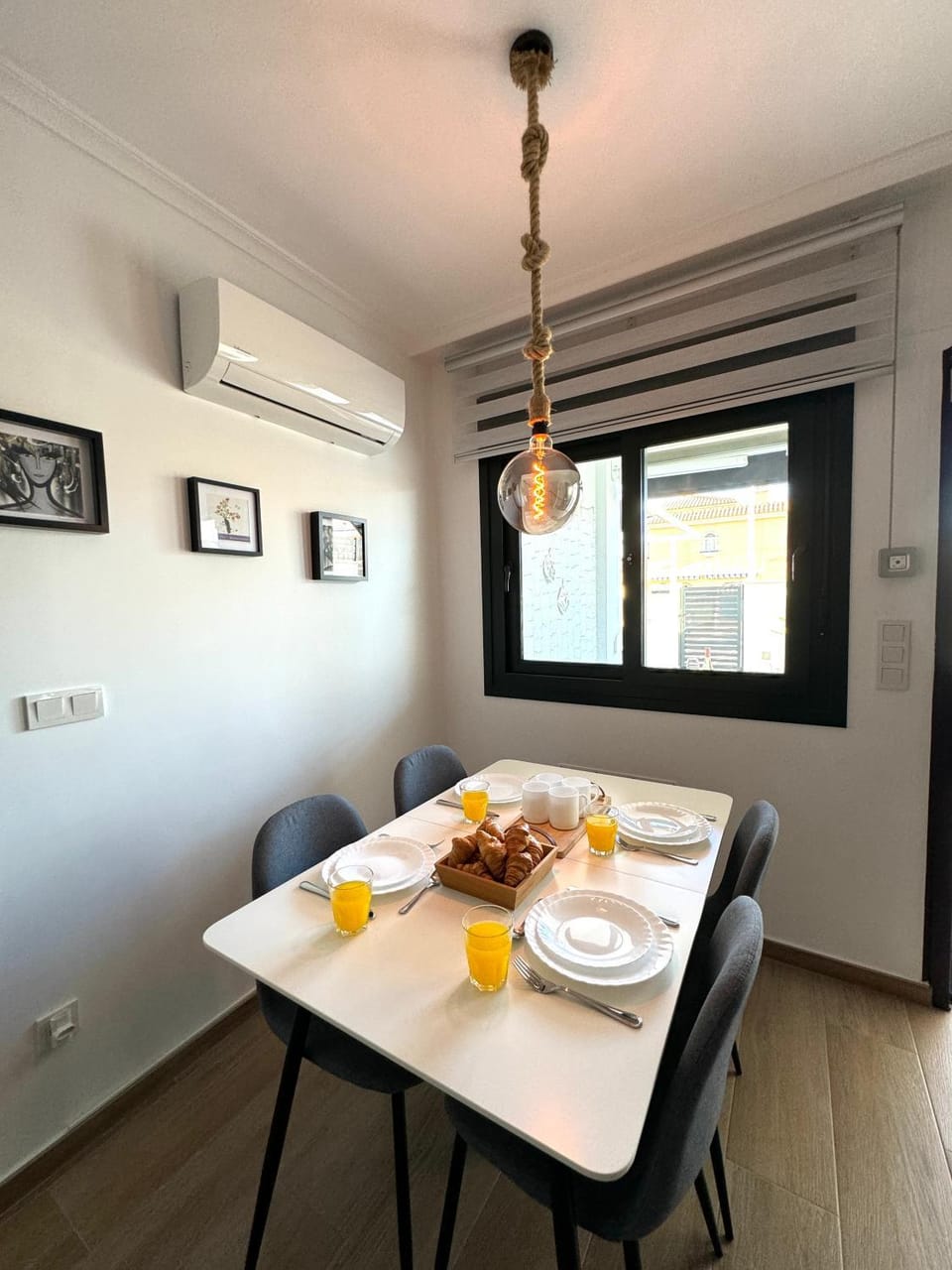 Living room, Seating area, Dining area, air conditioner