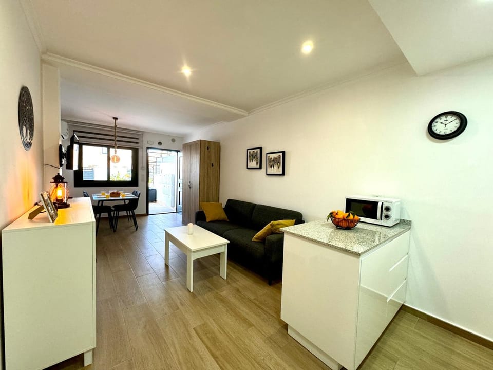 TV and multimedia, Living room, Seating area, Dining area