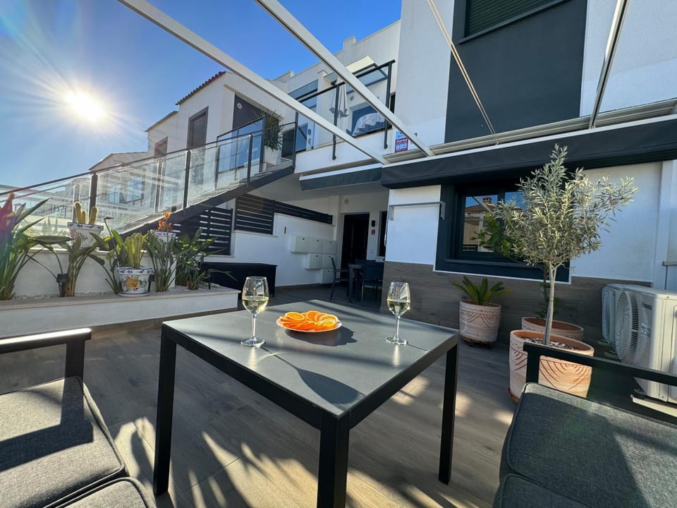 Property building, Patio, Garden, Balcony/Terrace, Balcony/Terrace, Seating area