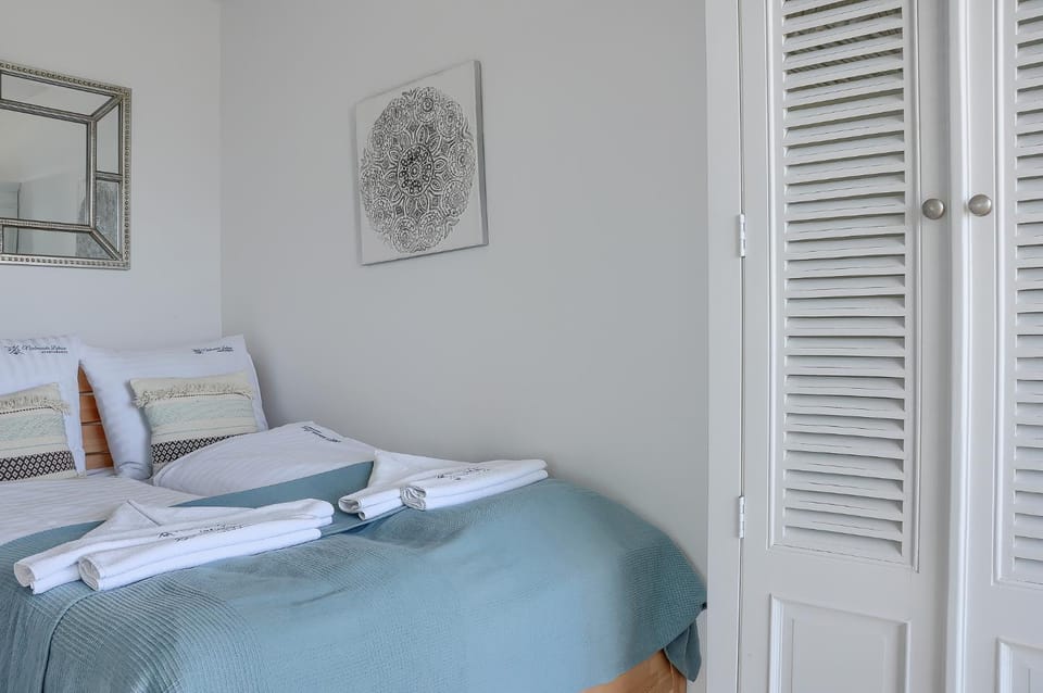 Bed, Photo of the whole room, Bedroom, towels, wardrobe