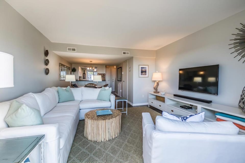 NEW LISTING - Renovated Ocean Front Harbor Island Villa House in South Carolina