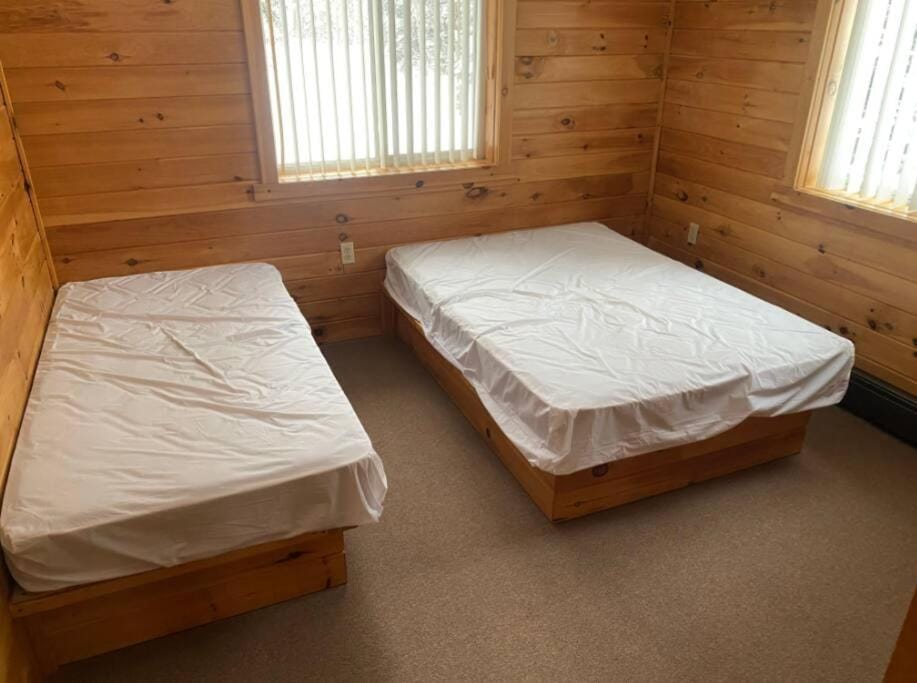 Brimley Lodge / Sleeps 36 / Snowmobile & ORV Trail Villa in Michigan